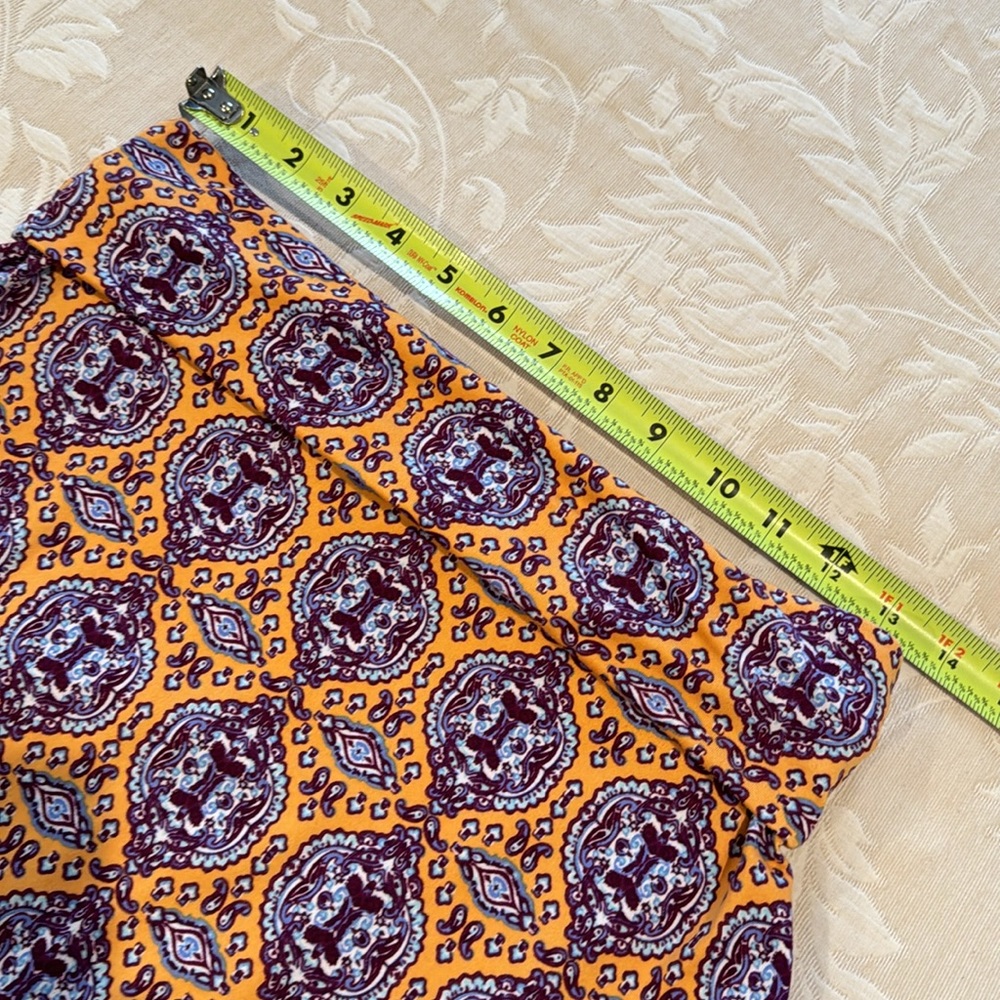 Like new patterened skirt - Picture 3 of 6